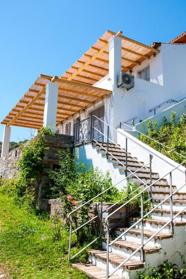 Villa Von Sophia Petriaí Exterior photo